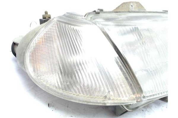 Recambio de faro delantero dcho para renault laguna (b56) referencia OEM IAM 7700820123 7700820127 