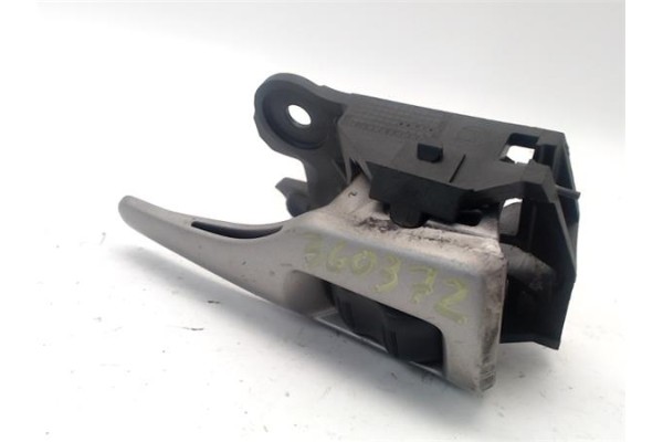 Recambio de manilla int. puerta delantero derecha para toyota auris (e15) 2.0 d-4d referencia OEM IAM 6920512220B4  