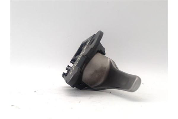 Recambio de manilla int. puerta delantero derecha para toyota auris (e15) 2.0 d-4d referencia OEM IAM 6920512220B4  
