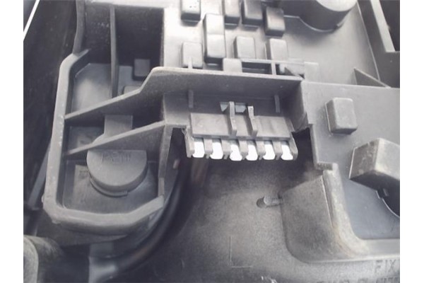 Recambio de piloto trasero izquierdo para rover 400 fastback (rt) 416 si referencia OEM IAM XFB101050  