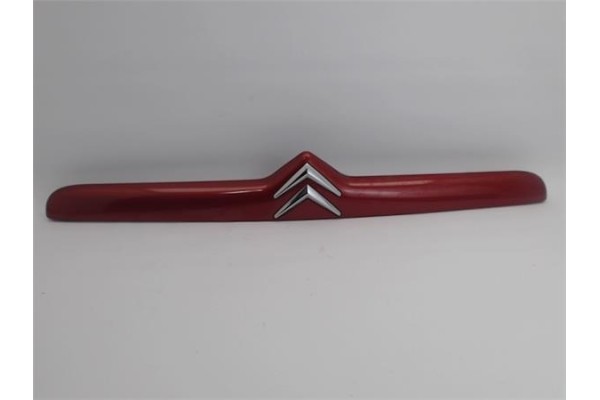 Recambio de moldura porton trasero para citroen xsara berlina 2.0 hdi 90 referencia OEM IAM 9636077077  