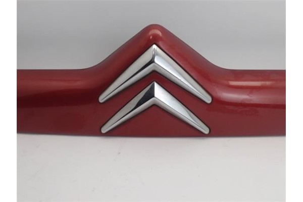 Recambio de moldura porton trasero para citroen xsara berlina 2.0 hdi 90 referencia OEM IAM 9636077077  