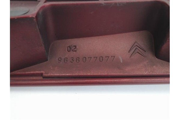 Recambio de moldura porton trasero para citroen xsara berlina 2.0 hdi 90 referencia OEM IAM 9636077077  