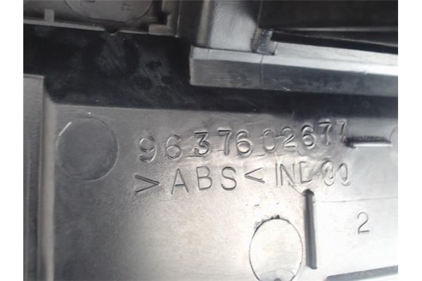 Recambio de cenicero para citroen xsara berlina 2.0 hdi 90 referencia OEM IAM 9637602677  