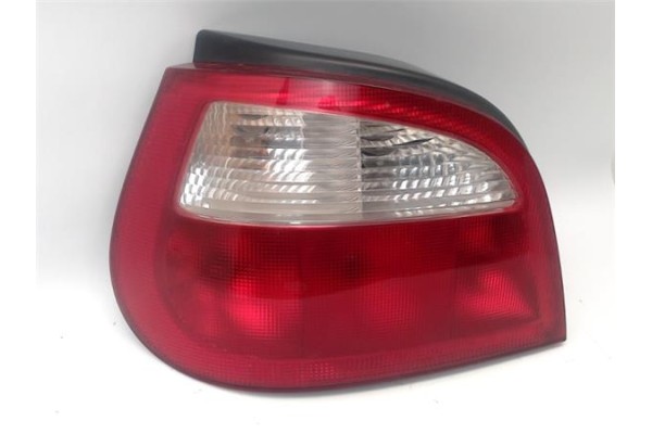 Recambio de piloto trasero izquierdo para renault megane i (ba0/1_) 1.4 16v (ba0d, ba1h, ba0w, ba10) referencia OEM IAM 77010406