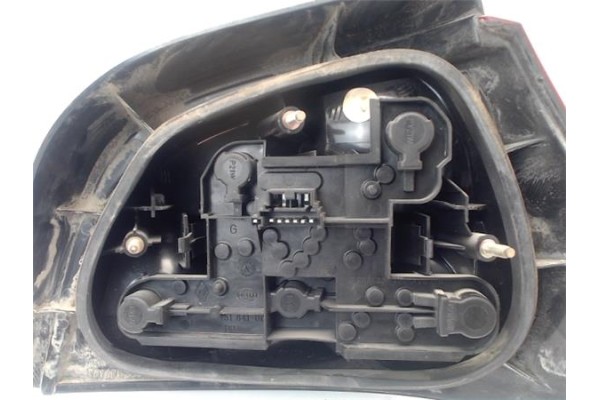 Recambio de piloto trasero izquierdo para renault megane i (ba0/1_) 1.4 16v (ba0d, ba1h, ba0w, ba10) referencia OEM IAM 77010406