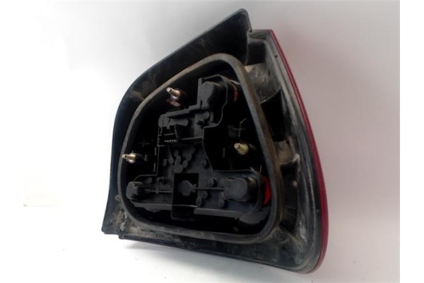 Recambio de piloto trasero izquierdo para renault megane i (ba0/1_) 1.4 16v (ba0d, ba1h, ba0w, ba10) referencia OEM IAM 77010406