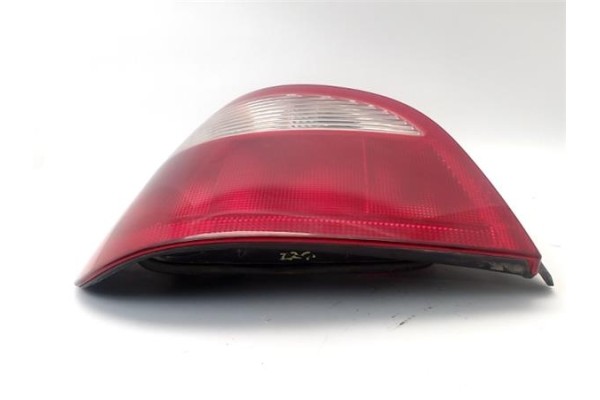 Recambio de piloto trasero izquierdo para renault megane i (ba0/1_) 1.4 16v (ba0d, ba1h, ba0w, ba10) referencia OEM IAM 77010406
