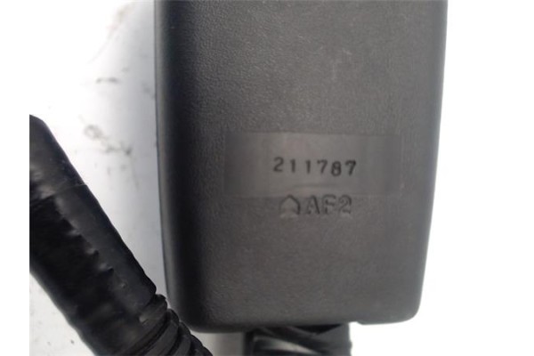 Recambio de anclaje cinturon delantero derecho para toyota auris (e15) 2.0 d-4d referencia OEM IAM 7323012 1ADFTV 