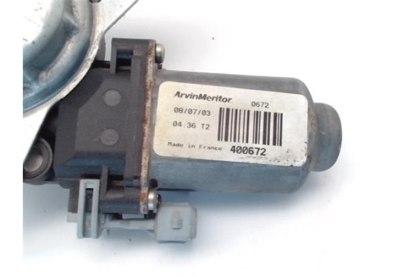 Recambio de mecanismo elevalunas delantero izquierdo para citroen saxo 1.4 vts referencia OEM IAM 400672  