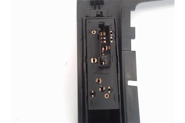 Recambio de embellecedor consola central para bmw serie 3 compacto (e46) 1.8 316ti referencia OEM IAM 8211465  