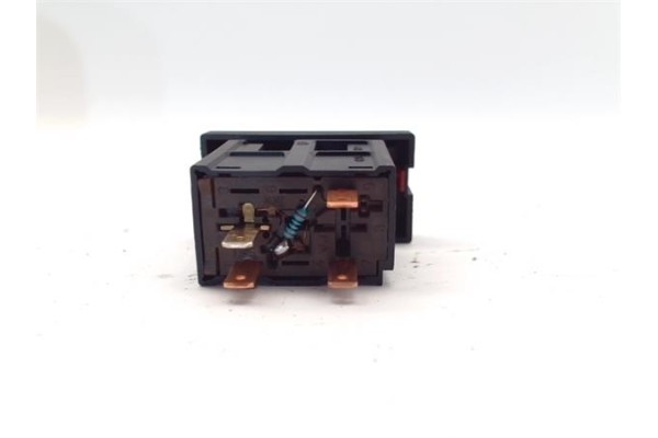 Recambio de interruptor luces emergencia para opel vectra b berlina 1.6 i 16v referencia OEM IAM 9138047  