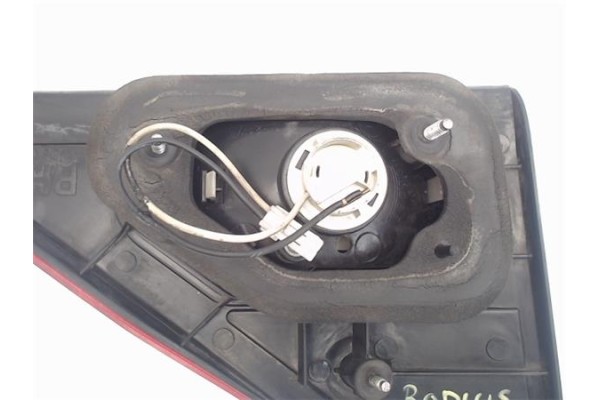 Recambio de piloto porton trasero derecho para ssangyong rodius 2700 referencia OEM IAM 8360121401  