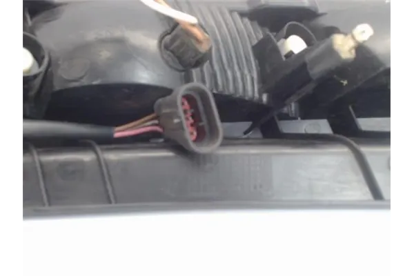 Recambio de piloto superior trasero derecho para tata indigo referencia OEM IAM 18770200R  