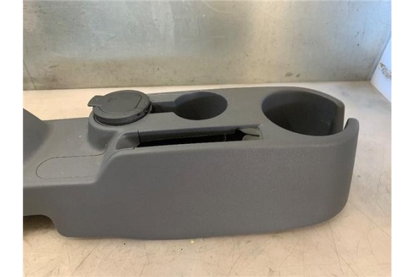 Recambio de embellecedor consola central para kia rio (jb) 1.4 16v referencia OEM IAM 846111G000XI  
