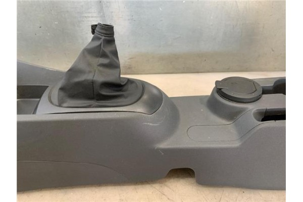 Recambio de embellecedor consola central para kia rio (jb) 1.4 16v referencia OEM IAM 846111G000XI  