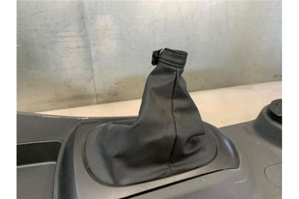Recambio de embellecedor consola central para kia rio (jb) 1.4 16v referencia OEM IAM 846111G000XI  