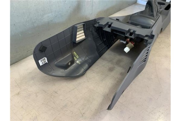 Recambio de embellecedor consola central para kia rio (jb) 1.4 16v referencia OEM IAM 846111G000XI  