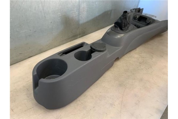 Recambio de embellecedor consola central para kia rio (jb) 1.4 16v referencia OEM IAM 846111G000XI  