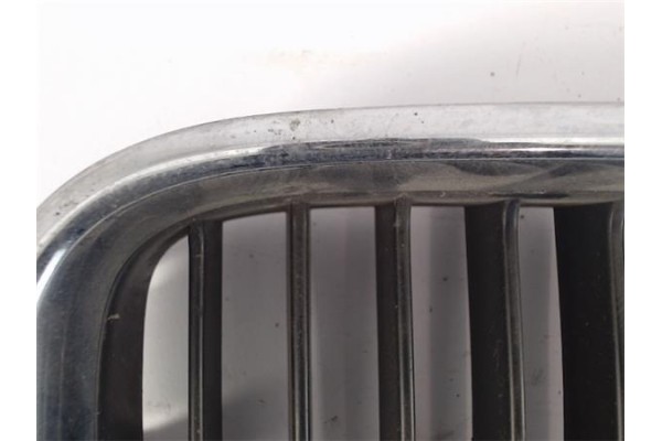 Recambio de rejilla capo para bmw serie 3 berlina (e36) referencia OEM IAM 51138122238  51138195152 , BMW