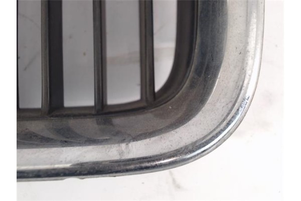 Recambio de rejilla capo para bmw serie 3 berlina (e36) referencia OEM IAM 51138122238  51138195152 , BMW