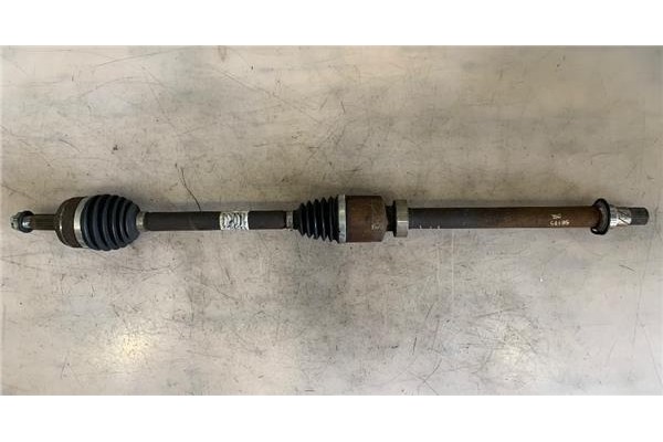 Recambio de palier delantero derecho para renault megane iii berlina 5p 1.2 bose edition referencia OEM IAM   