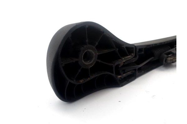 Recambio de brazo limpiaparabrisas trasero para renault scenic ii (jm) 1.5 dci (jm1e) referencia OEM IAM 7701056802  