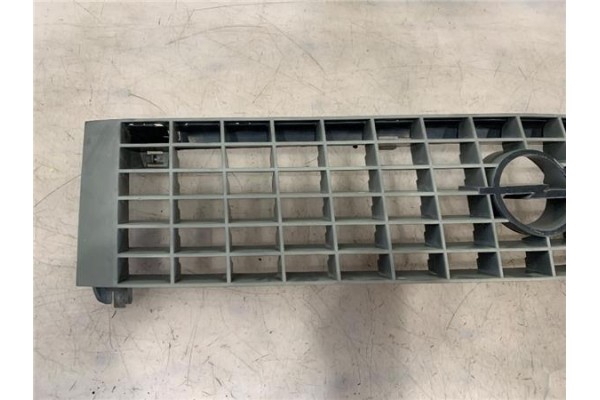 Recambio de rejilla capo para opel corsa a 1.3 gl referencia OEM IAM 90127456  