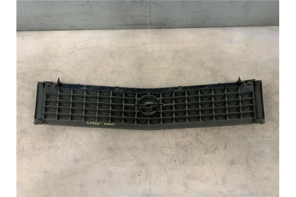 Recambio de rejilla capo para opel corsa a 1.3 gl referencia OEM IAM 90127456  