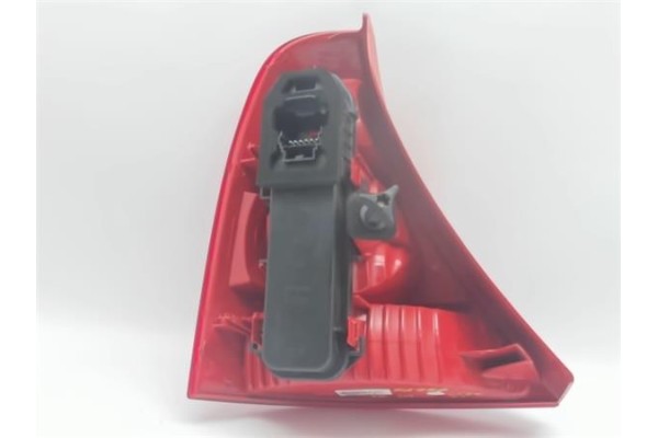 Recambio de piloto trasero derecho para renault clio ii fase ii (b/cb0) 1.5 authentique referencia OEM IAM 8200917487T  