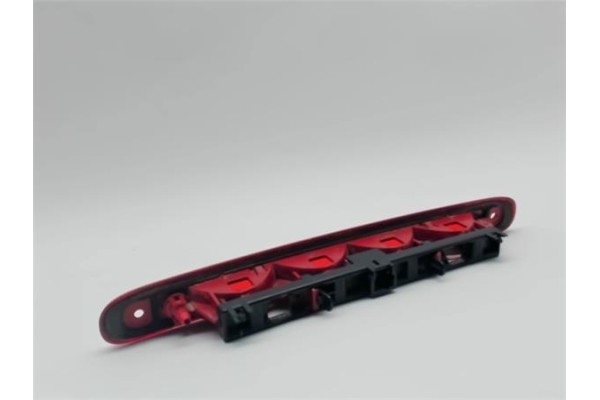 Recambio de luz central de freno para toyota aygo (kgb/wnb) 1.0 básico referencia OEM IAM 815700H010  