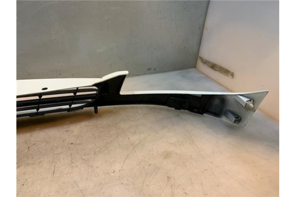 Recambio de rejilla paragolpes delantero para nissan kubistar (x76) 1.5 dci 70 referencia OEM IAM 7700800QAA  
