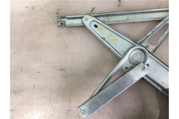 Recambio de mecanismo elevalunas delantero derecho para toyota corolla (e12) 2.0 d-4d referencia OEM IAM 0130822032  