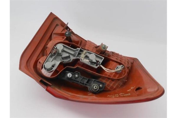 Recambio de piloto trasero derecho para toyota auris (e15) 1.6 vvti referencia OEM IAM 8155102400 12916FL 