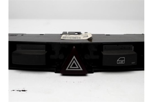 Recambio de interruptor luces emergencia para opel astra h gtc 1.7 cdti referencia OEM IAM 13100105 03753075 
