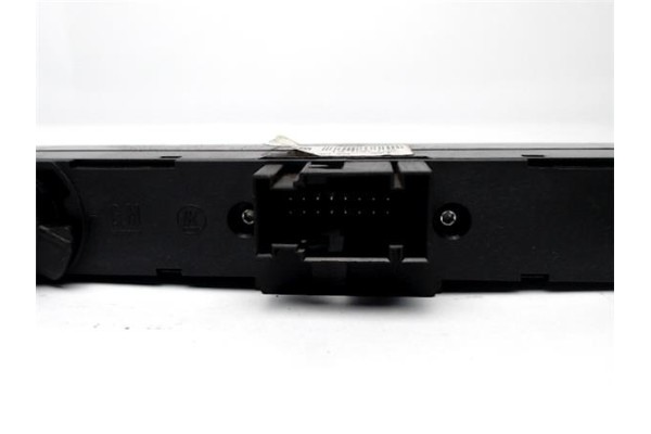 Recambio de interruptor luces emergencia para opel astra h gtc 1.7 cdti referencia OEM IAM 13100105 03753075 