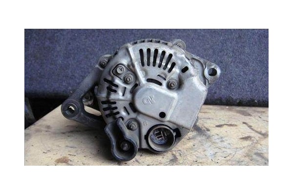 Recambio de alternador para chrysler voyager gs 2.4 i referencia OEM IAM NIPONDENSO 121000-3521 