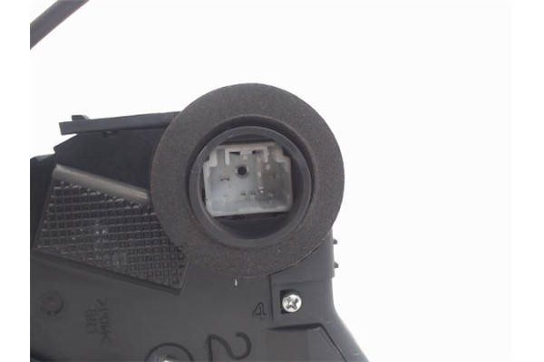 Recambio de cierre electromagnetico delantero izquierdo para toyota yaris (ksp9/scp9/nlp9) 1.3 vvt-i referencia OEM IAM 690400D1