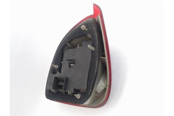 Recambio de piloto trasero izquierdo para ford fiesta berlina referencia OEM IAM 96FG13N004BA  