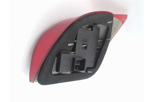 Recambio de piloto trasero izquierdo para ford fiesta berlina referencia OEM IAM 96FG13N004BA  