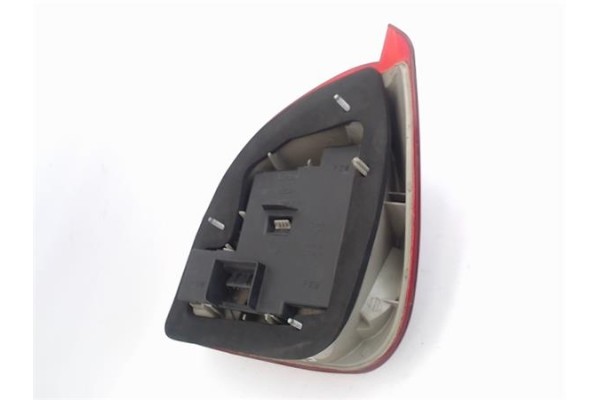 Recambio de piloto trasero izquierdo para ford fiesta berlina referencia OEM IAM 96FG13N004BA  