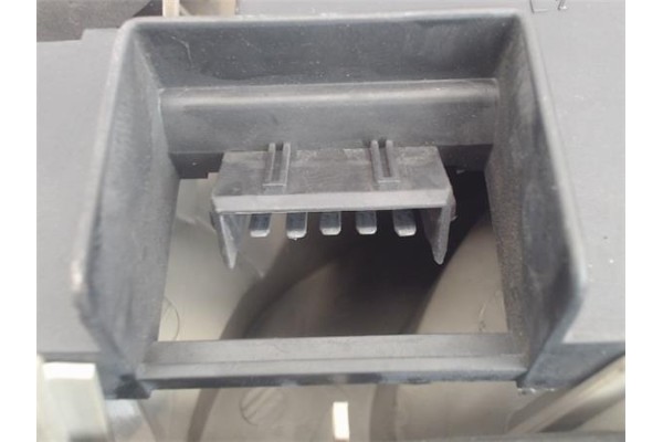 Recambio de piloto trasero izquierdo para ford fiesta berlina referencia OEM IAM 96FG13N004BA  