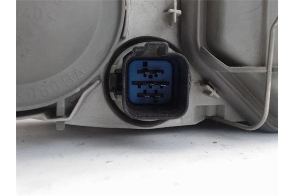 Recambio de faro delantero izquierdo para ford fiesta berlina referencia OEM IAM 301049001  