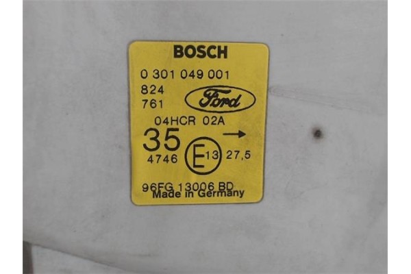 Recambio de faro delantero izquierdo para ford fiesta berlina referencia OEM IAM 301049001  