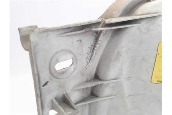 Recambio de faro delantero dcho para ford fiesta berlina referencia OEM IAM 301049002  