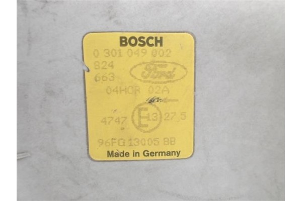 Recambio de faro delantero dcho para ford fiesta berlina referencia OEM IAM 301049002  