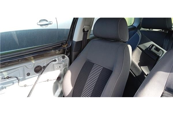 Recambio de juego asientos para volkswagen polo iv (9n3) 1.4 advance referencia OEM IAM 6Q0881776F  