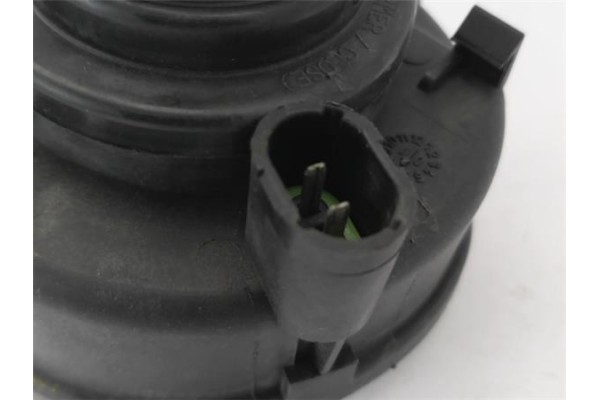 Recambio de faro antiniebla derecho para renault trafic ii furgón (fl) 2.5 dti referencia OEM IAM 7701045717  