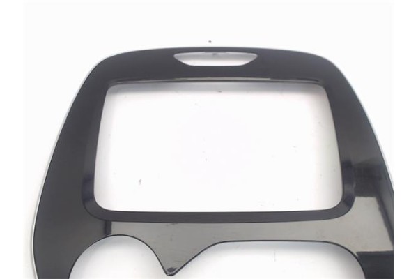 Recambio de embellecedor consola central para renault captur i 0.9 zen referencia OEM IAM 682703348R  