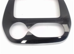 Recambio de embellecedor consola central para renault captur i 0.9 zen referencia OEM IAM 682703348R  